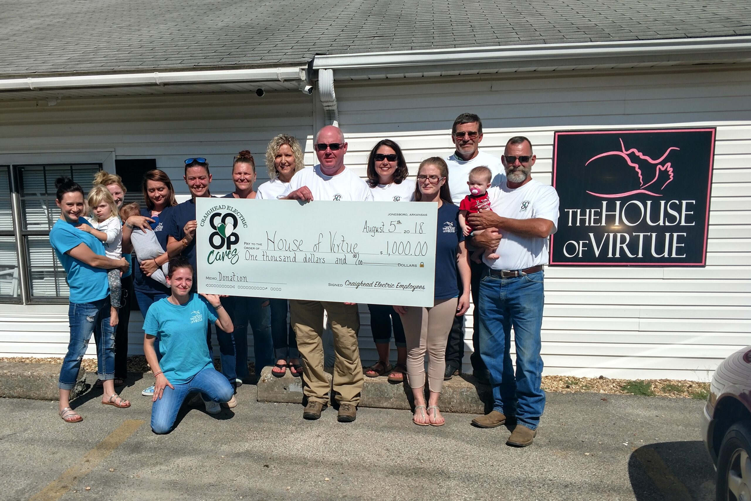 Read more about the article Craighead Electric employees donate to local charitable groups