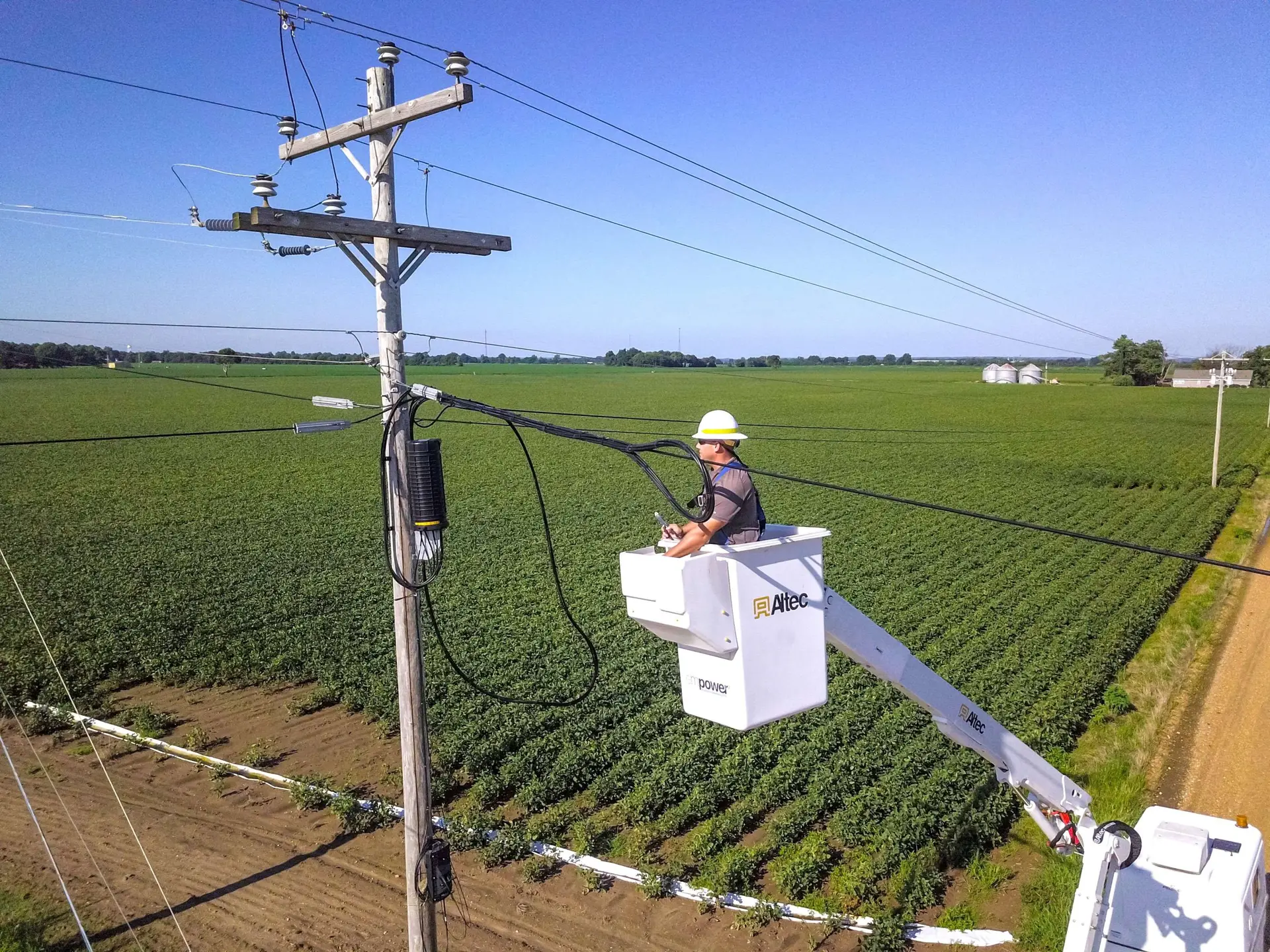 You are currently viewing Craighead Electric Upgrading Poles in Trumann to Strengthen Power and Prepare for Broadband